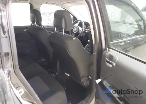 2015 Jeep Compass Sport z USA, uszkodzony, nr VIN 1C4NJDBB2FD317014